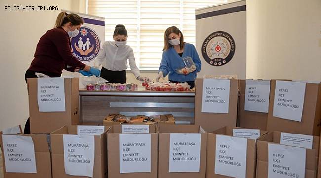 Polis Eşlerinin Hazırladığı El Emeği Ürünler Gece Görev Yapan Polislerimize İkram Edildi 