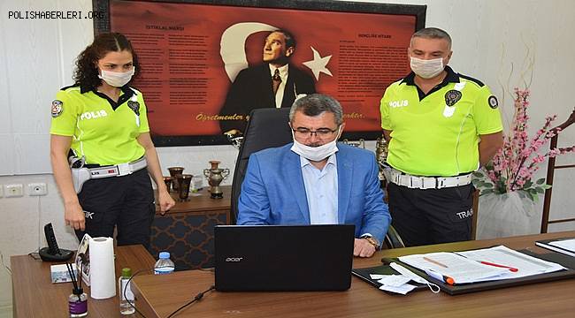 Antalya'da Trafik Polisleri EBA Canlı Sınıf Uygulamasına Katıldı 
