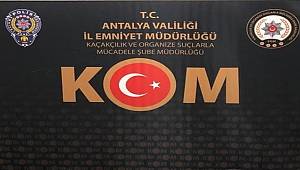 Antalya’da Yüklü Miktarda Kaçak Parfüm Ele Geçirildi 
