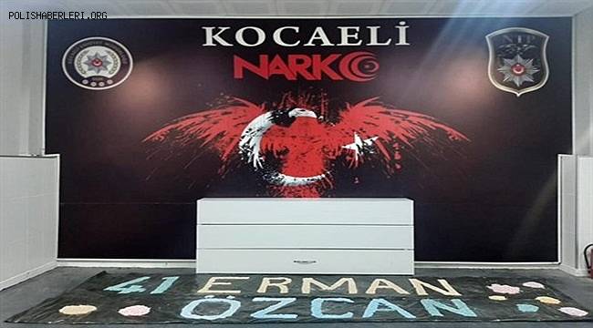 Durdurulan  Araçta Yapılan Arama Neticesinde, 57000 Adet Extacy Hap Ele geçirilmiştir. 