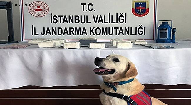 Aracın Bagaj Kısmına Saklanmış Yüklü Miktarda Uyuşturucu Çıktı 