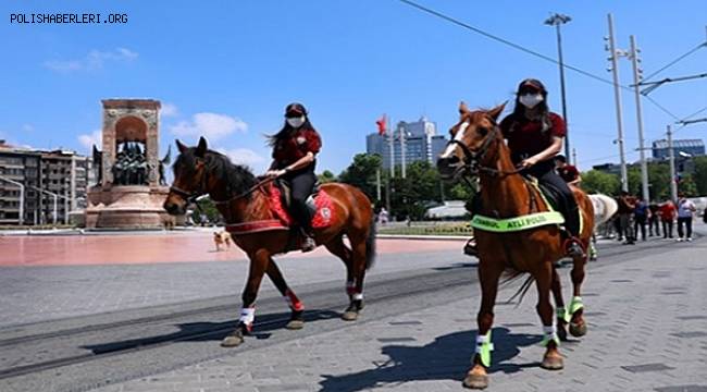 Atlı Polisler Taksim'de Denetim Yaptı 