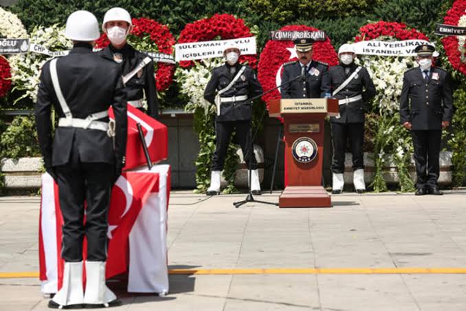 Şehit polis için İstanbul Emniyet Müdürlüğü'nde tören düzenlendi