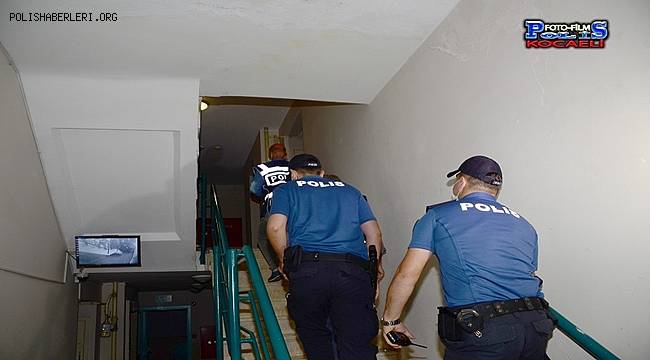 Eş zamanlı olarak çeşitli suçlardan aranan şahısların yakalanması amacıyla 18.08.2020 Salı günü toplam 72 ekip ve 252 personelin katılımıyla... 