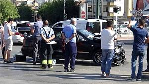 Gaziantep'te otomobille ticari araç kafa kafaya çarpıştı, 5 yaralı 