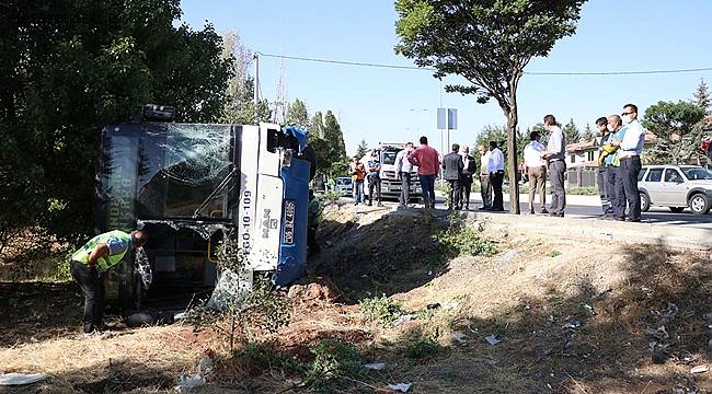 Ankara'da belediye otobüsü devrildi 5 yaralı
