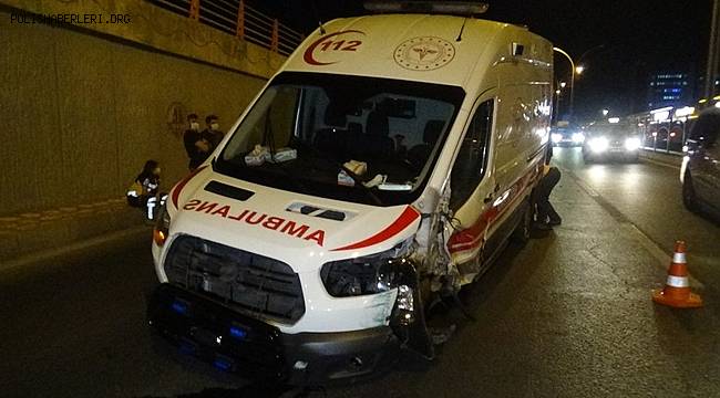 Diyarbakır'da ambulans kaza yaptı, kazada 3 kişi yaralandı