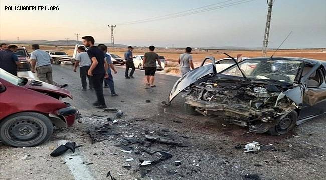 Gaziantep'te 2 araç kafa kafaya çarpıştı kaza da 3 kişi yaralandı