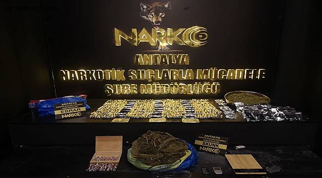 Antalya’da Satışa Hazır Vaziyette 439 Paket Esrar Ele Geçirildi 