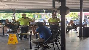 Antalya’da Trafik Polisleri Umuma Açık Yerlerde Trafik Eğitimi Veriyor