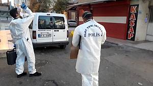 Gaziantep'te 20 yaşındaki genç, yarı çıplak halde park halindeki aracın üstüne düştü