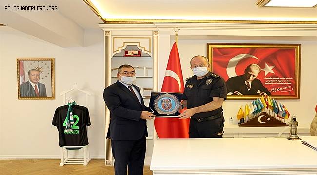 Kaçakçılık ve Organize Suçlarla Mücadele Daire Başkanı Sayın Mahmut ÇORUMLU, İl Emniyet Müdürümüz Sayın Mustafa AYDIN'ı makamında ziyaret etmiştir