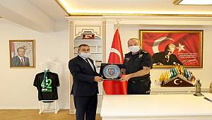 Kaçakçılık ve Organize Suçlarla Mücadele Daire Başkanı Sayın Mahmut ÇORUMLU, İl Emniyet Müdürümüz Sayın Mustafa AYDIN'ı makamında ziyaret etmiştir
