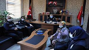 Kayıp kızının bulunduğunu öğrenen anneden polislere teşekkür 