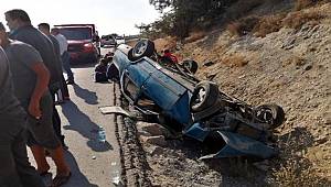 Mersin'de takla atan otomobilden sağ kurtuldular