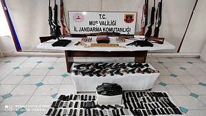 Muş merkezli 3 ilde düzenlenen Jandarma operasyonunda Silah kaçakçısı 7 kişi tutuklandı 