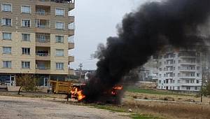 Nurdağı'nda Park halindeki minibüs alev alev yandı 
