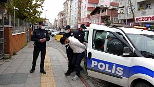 Pendik'te Aranan şahıslar nefes kesen kovalamaca sonucu çalıntı araçla yakalandı 