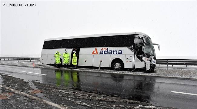 Aksaray'da Yolcu otobüsü ile kamyonet çarpıştı 5 kişi yaralandı