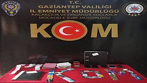 KOM Şube ekipleri Pos Tefecisi Operasyonunda 2 Şüpheli Şahsı Gözaltına aldı