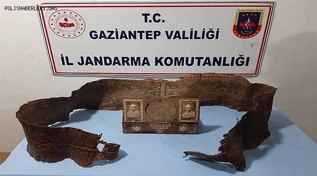 Gaziantep'te Orta Çağ'a ait ve 340 santimetre uzunluğunda piton yılanı derisi ele geçirildi