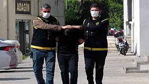 Adana'da Bıçaklı gaspçı olay yerine geri dönünce yakalandı