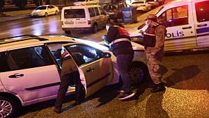 Gaziantep'te 'Dur' ihtarına uymayan hırsızlık şüphelisi polislere ateş açtı 1'i polis 2 yaralı