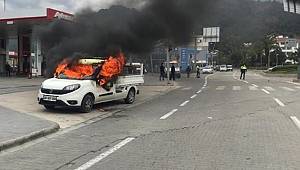 Öfkeli Ağabey Kardeşine kızdı aracını benzin döküp ateşe verdi 