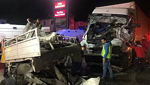 Sakarya’da meydana gelen zincirleme trafik kazasında 2 kişi yaralanırken 1 kişi yaşamını yitirdi