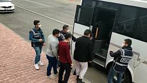17 Yaşındaki Genç kıza Şantaj yaparak birlikte olan 9 şüpheliden 7'si tutuklandı 