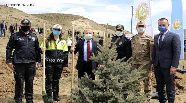 Ağrı'da Polisler şehit Meslektaşlarının Anısına Fidan dikti
