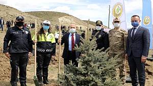 Ağrı'da Polisler şehit Meslektaşlarının Anısına Fidan dikti