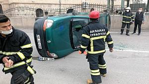 Aksaray'da Hafif ticari araç ile otomobil çarpıştı 2 kişi yaralandı