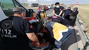 Aksaray'da İki otomobilin çarpışması sonucu 9 kişi yaralandı