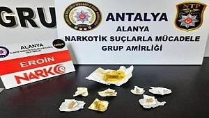 Alanya'da otel odasında eroin bulan polis, 2 şüpheliyi gözaltına aldı