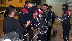 Antalya'da 'Dur' ihtarına uymayıp kaçan 4 kişiden ikisi yakalandı