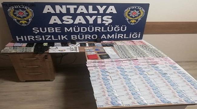 Antalya'da Takip Ettikleri Kişilerin Araçlarından Para Çaldıkları İddiasıyla Yabancı Uyruklu 3 Kişi Yakalandı