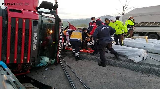 Balıkesir'in Susurluk ilçesinde seyir halindeki tır yan yattı