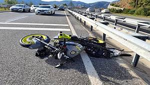 Kontrolden çıkan motosiklet refüje çarptı 2 arkadaş hayatını kaybetti