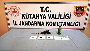 Kütahya'da Park halindeki araçtan uyuşturucu çıktı