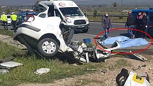 Manisa'da Otomobil yol kenarındaki menfeze çarptı 3 kişi hayatını kaybetti
