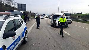 Otobanda hafriyat kamyonuna minibüsüs arkadan çarpması sonucu 1 kişi yaralandı