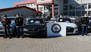 Polis adım adım izleyip hırsızların inine ulaştı, Çaldıkları araçları apartmanın çatı katında parçalamışlar