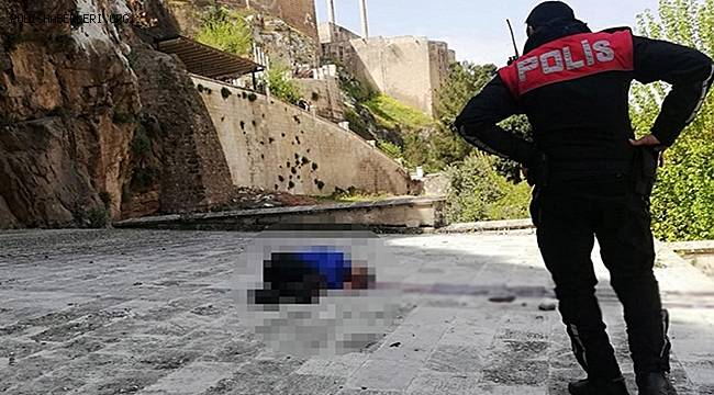 Şanlıurfa'da Urfa Kalesi eteğinde erkek cesedi bulundu
