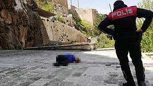Şanlıurfa'da Urfa Kalesi eteğinde erkek cesedi bulundu