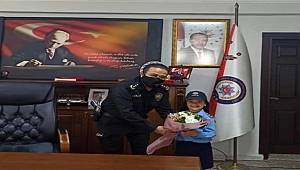 Tarsus İlçe Emniyet Müdürü Elbir koltuğunu minik Fatma'ya devretti