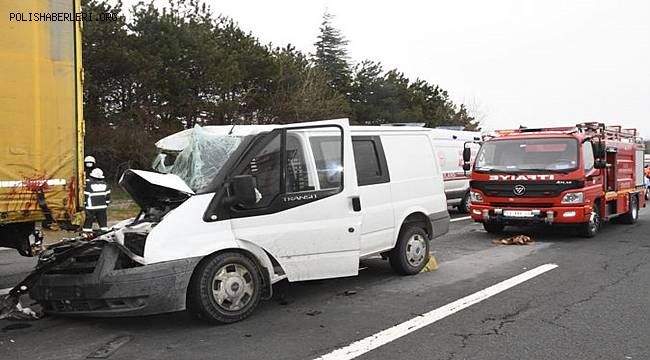 Tekirdağ'da baklava yüklü minibüs TIR'a çarptı 1 kişi hayatını kaybetti 