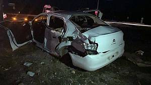 Tır ile otomobilin çarpıştığı feci kazada 3 kişi hayatını kaybetti 2 kişi yaralandı