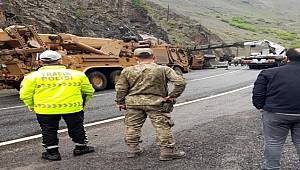 Van yolunda Askeri Araç devrildi 3 Asker yaralandı