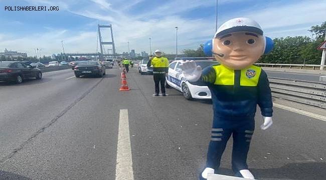15 Temmuz Şehitler Köprüsü'nde sürücülere trafik haftası hediyesi